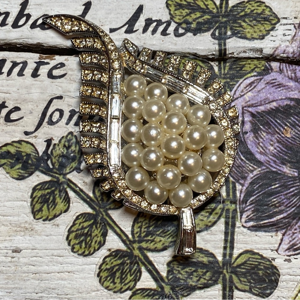 🍇 Vintage Crown  Leaf Brooch Pin Faux Pearls Rhinestones